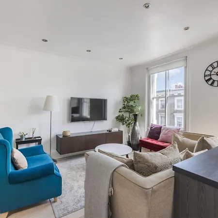Stylish 2Br Chelsea Penthouse With Private Rooftop